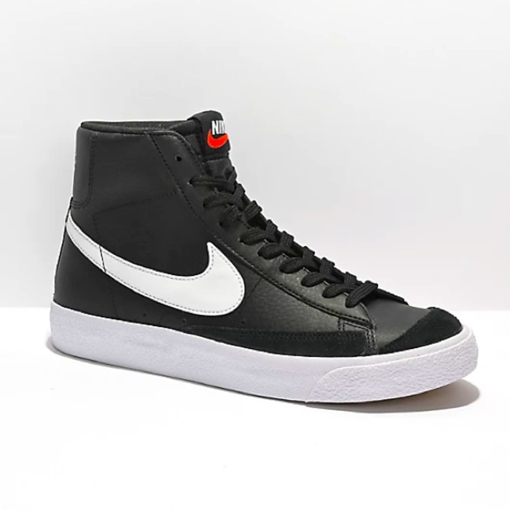 BLACK NIKE 77 BLAZERS🖤